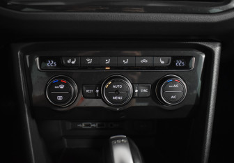 Подержанный автомобиль Volkswagen Tiguan 2018 года (16 фото)