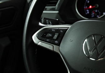 Подержанный автомобиль Volkswagen Tiguan 2021 года (16 фото)