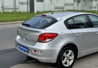 Подержанный автомобиль Chevrolet Cruze Hatchback 2012 года (7 фото)