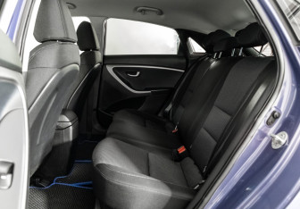 Подержанный автомобиль Hyundai i30 Hatchback 2012 года (17 фото)