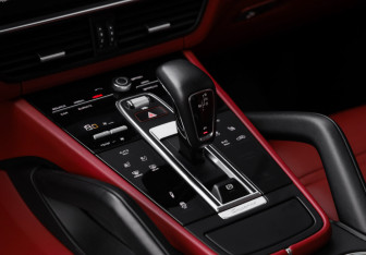 Подержанный автомобиль Porsche Cayenne 2021 года (24 фото)