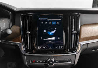 Подержанный автомобиль Volvo S90 2019 года (20 фото)
