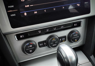 Подержанный автомобиль Volkswagen Passat Sedan 2018 года (25 фото)