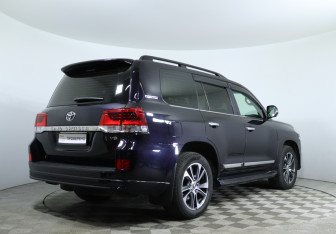 Подержанный автомобиль Toyota Land Cruiser Suv 2019 года (5 фото)