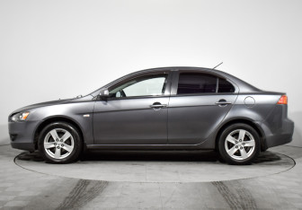 Подержанный автомобиль Mitsubishi Lancer Sedan 2008 года (8 фото)