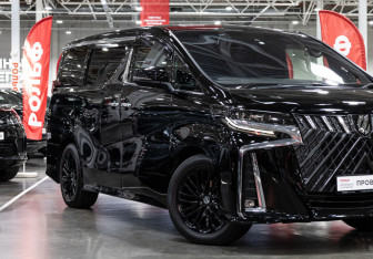Подержанный автомобиль Toyota Alphard 2018 года (5 фото)