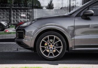 Подержанный автомобиль Porsche Cayenne 2020 года (10 фото)