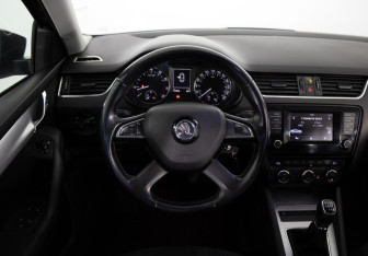 Подержанный автомобиль Skoda Octavia Liftback 2014 года (10 фото)