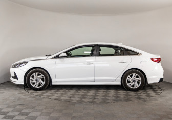 Подержанный автомобиль Hyundai Sonata 2019 года (8 фото)