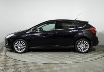 Подержанный автомобиль Ford Focus Hatchback 2014 года (8 фото)