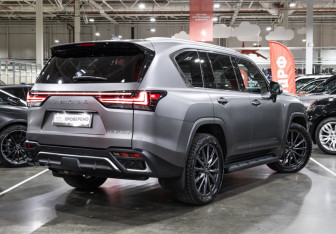 Подержанный автомобиль Lexus LX 2022 года (11 фото)