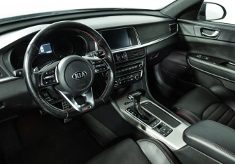 Подержанный автомобиль Kia Optima Sedan 2019 года (11 фото)