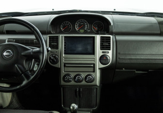 Подержанный автомобиль Nissan X-Trail 2006 года (14 фото)