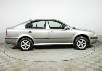 Подержанный автомобиль Skoda Octavia Liftback 2008 года (4 фото)