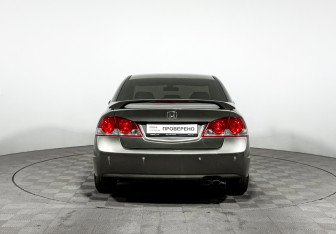 Подержанный автомобиль Honda Civic Sedan 2007 года (6 фото)
