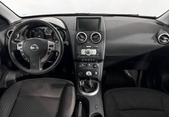 Подержанный автомобиль Nissan Qashqai 2007 года (15 фото)