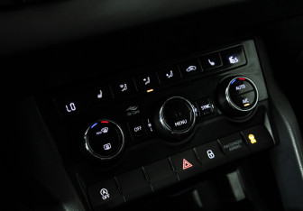 Подержанный автомобиль Skoda Karoq 2021 года (15 фото)