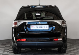 Подержанный автомобиль Mitsubishi Outlander 2013 года (6 фото)