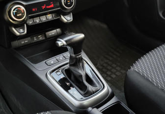 Подержанный автомобиль Kia Rio Hatchback 2019 года (16 фото)