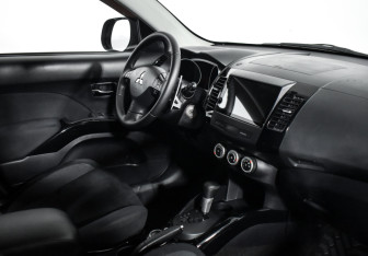 Подержанный автомобиль Mitsubishi Outlander 2008 года (13 фото)