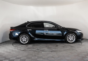 Подержанный автомобиль Toyota Camry Sedan 2018 года (4 фото)