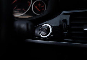 Подержанный автомобиль BMW X4 2016 года (20 фото)