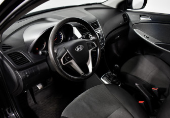 Подержанный автомобиль Hyundai Solaris Hatchback 2013 года (9 фото)