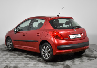 Подержанный автомобиль Peugeot 207 Hatchback 2008 года (7 фото)