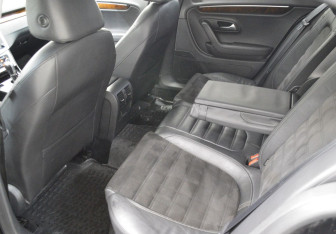 Подержанный автомобиль Volkswagen Passat CC 2010 года (11 фото)