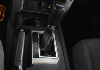 Подержанный автомобиль Toyota Land Cruiser Prado 2010 года (18 фото)