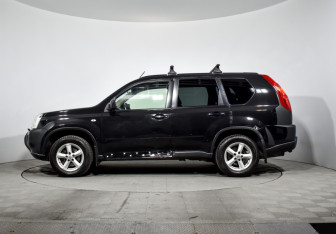 Подержанный автомобиль Nissan X-Trail 2008 года (8 фото)