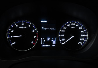 Подержанный автомобиль Mitsubishi Outlander 2020 года (12 фото)