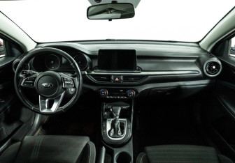 Подержанный автомобиль Kia Cerato Sedan 2019 года (13 фото)