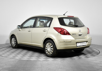 Подержанный автомобиль Nissan Tiida Hatchback 2007 года (7 фото)