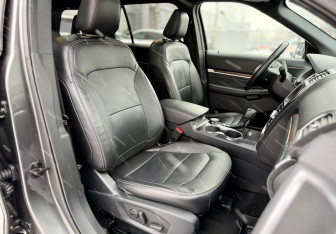 Подержанный автомобиль Ford Explorer 2018 года (16 фото)