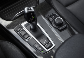 Подержанный автомобиль BMW X3 2015 года (21 фото)