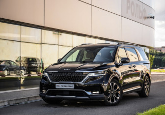 Подержанный автомобиль Kia Carnival 2021 года (27 фото)