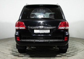 Подержанный автомобиль Toyota Land Cruiser Suv 2011 года (6 фото)