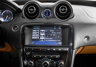 Подержанный автомобиль Jaguar XJ 2011 года (20 фото)