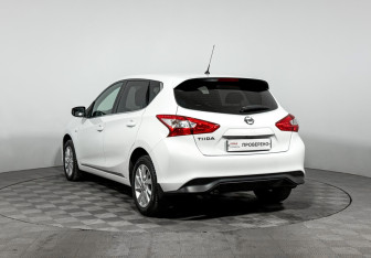 Подержанный автомобиль Nissan Tiida Hatchback 2015 года (7 фото)