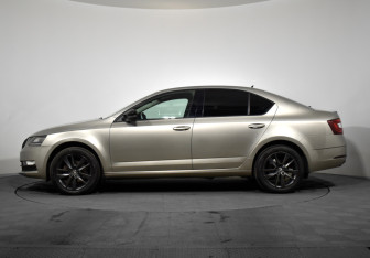 Подержанный автомобиль Skoda Octavia Liftback 2018 года (3 фото)
