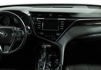 Подержанный автомобиль Toyota Camry Sedan 2019 года (14 фото)