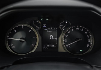 Подержанный автомобиль Toyota Land Cruiser Prado 2018 года (17 фото)