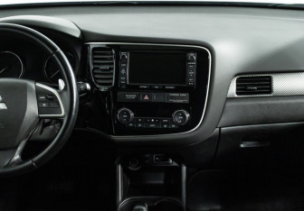 Подержанный автомобиль Mitsubishi Outlander 2014 года (14 фото)