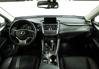 Подержанный автомобиль Lexus NX 2017 года (13 фото)