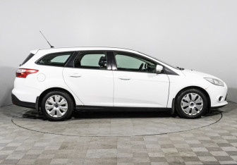Подержанный автомобиль Ford Focus Wagon 2012 года (4 фото)