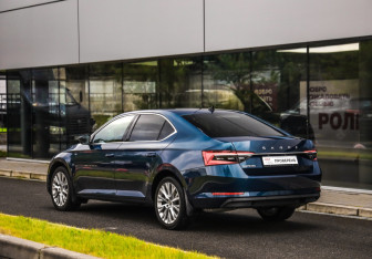 Подержанный автомобиль Skoda Superb Liftback 2022 года (8 фото)