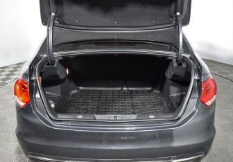 Подержанный автомобиль Citroen C4 Sedan 2013 года (18 фото)