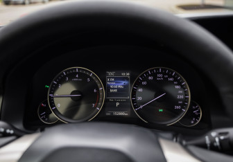 Подержанный автомобиль Lexus ES 2016 года (14 фото)