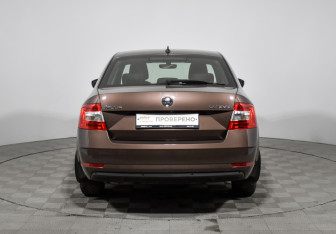 Подержанный автомобиль Skoda Octavia Liftback 2019 года (6 фото)